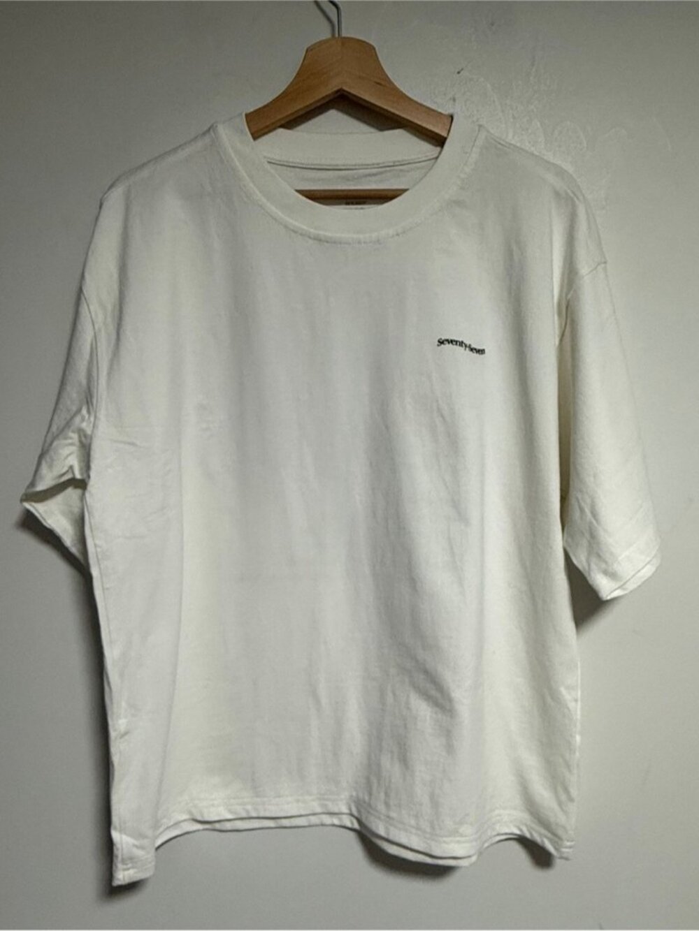 Room77 “An Egg Fit for a King” Graphic T-Shirt Medium White BNWOT Made in Canada - Picture 2 of 8